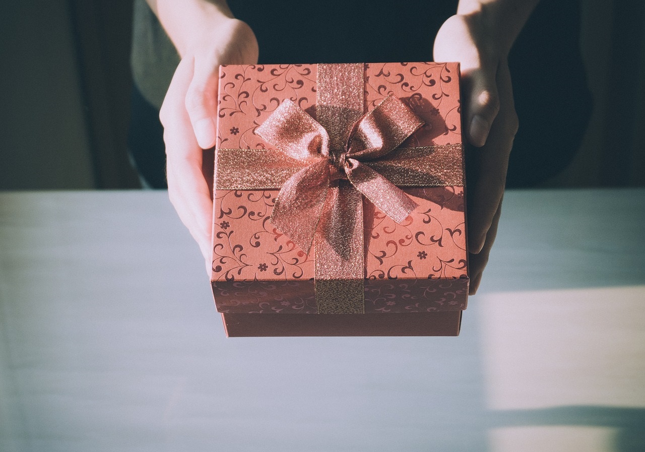 Le choix du cadeau personnalisé pour une surprise pleine de sens